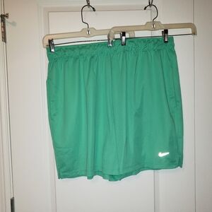 *Sold* NWT Nike women's plus size 1X green athletic shorts- 2 for $16